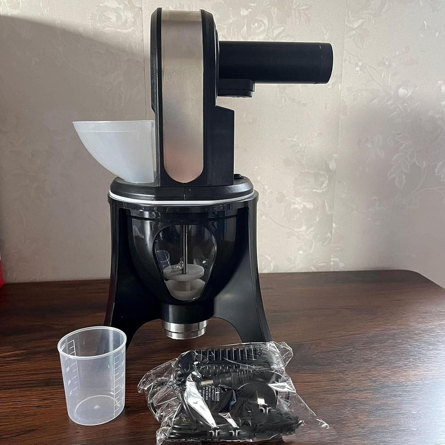 Automatic Meatball Forming Machine, Handheld Electric Meatball Maker with Effortlessly Make Meatballs Lightweight Mini Pork Fish Meatball Making Tool Small Kitchen Tool