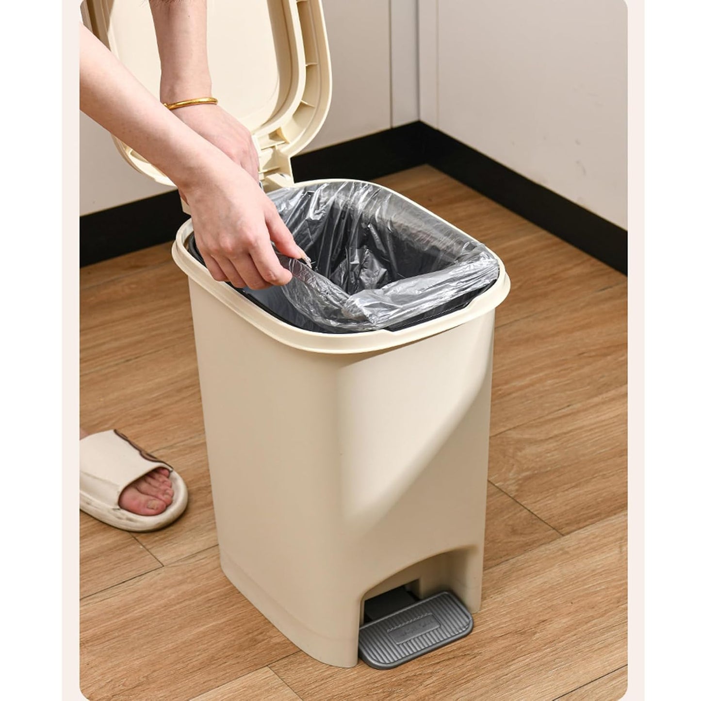 Rubbish Bin On Plastic Trash Garbage Can Streamline Plastic Black Kitchen Bin Waste Bin
