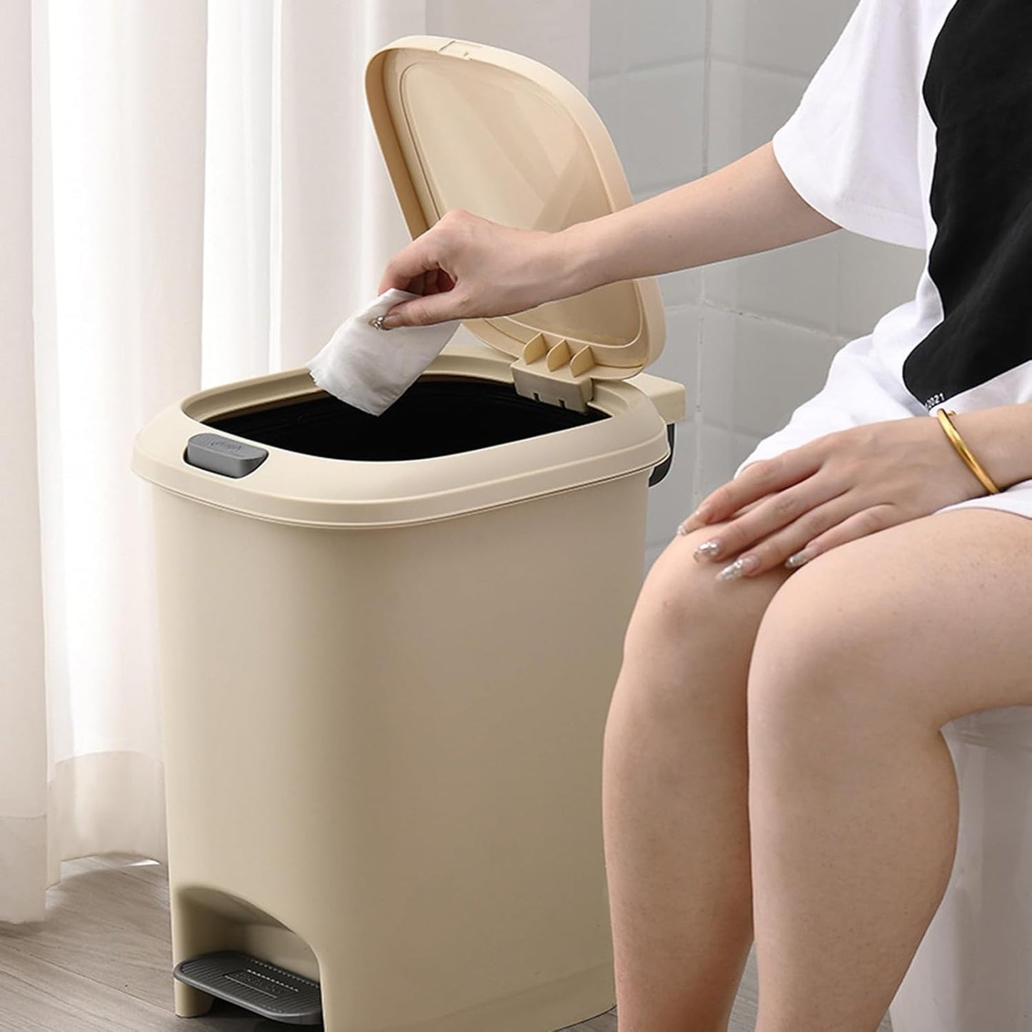 Rubbish Bin On Plastic Trash Garbage Can Streamline Plastic Black Kitchen Bin Waste Bin